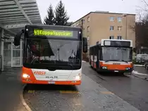 RBS, Worblaufen Nr. 4/BE 666'004 MAN und BSU, Solothurn Nr. 63/SO 21'979 Mercedes am 19. Februar 2010 bei der Haltestelle Papierm�hle.