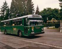 Aus dem Archiv: FBW Bus mit der Betriebsnummer 71 auf dem Weg nach Bettingen. Hier beim Wenkenpark. Die Aufnahme stammt vom August 1985.