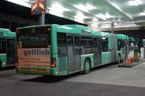 Es ist Nacht, der erste Fasnachtstag ist zu Ende. MAN Bus Nr 755 an der Tankstelle bei der Garage Rankstrasse. Die Aufnahme stammt vom 22.02.2010.