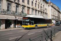 LISBOA (Distrito de Lisboa), 19.02.2010, Carris-Bus 2816 in der Rua do Arsenal als Linie 44 nach Cais do Sodré