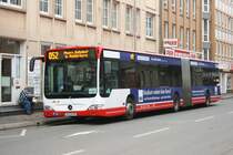 SWK 5620 (KR ZH 20) mit Werbung fr VWA.
Hier mit der Linie 052 auf der Augustastr. in Moers,20.2.2010.