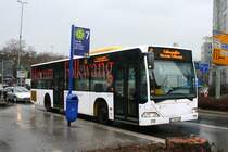 EVAG 3405 (E VG 3405) am HBF Essen mit dem Folkwang Bus,26.2.2010.
Die EVAG hat 3 Fahrzeuge mit Werbung frs Museum Folkwang.