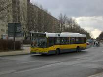 Volvo V7000 auf der Linie 294 nach Falkenberg an der Haltestelle Hohenschnhausen Falkenberger Chaussee/Prendener Strae.