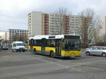 Volvo V7000 auf der Linie 294 nach Hohenschnhausen Marzahner Strae an der Haltestelle Lichtenberg Rhinstrae/Grtnerstrae.