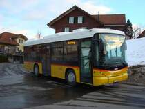 Scania Hess K320 UB LE LU 15564. Aufgenommen am 02.03.2010 auf dem Menzberg. Dieser Scania Hess hat eine Breite von 2.40 Meter, eine Lnge von 10 Meter und eine Leistung von 320 PS. Dies ist einer von 3 Scania Hess K320 die bei Postauto in Betrieb sind.