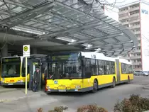 MAN Niederflurbus 2. Generation auf der Linie 156 nach Wei�ensee Stadion Buschallee/Hansastra�e am S-Bahnhof Storkower Stra�e.