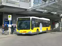 Mercedes-Benz O 530 LE � (Citaro) auf der Linie 240 nach Hauptbahnhof am S-Bahnhof Storkower Stra�e.