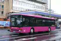 Hermsdorf Reisen (ME HR 8407) mit SEV wegen Sturmtief Cynthia f�r die S-Bahnlinie 6.
Essen HBF 1.3.2010.