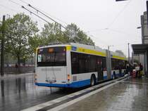 Hess SwissTrolley 3, (Wagennummer 957, Baujahr 2009) der Stadtwerke Solingen GmbH, im Einsatz als Linie 682 (Solingen Hauptbahnhof - Solingen Mitte, Graf-Wilhelm-Platz - Solingen-Hhscheid, Brockenberg). Aufgenommen am 16.10.2009. Ort: Solingen Hauptbahnhof.