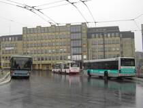 Setra S 315 NF (Wagennummer 8959, Baujahr 2005) der Fa. Reisedienst Maaßen GmbH Düsseldorf, im Einsatz als Linie 782 (Solingen Hauptbahnhof - Hilden Süd S-Bahnhof - Düsseldorf, Jan-Wellem-Platz), Neoplan N 4421 Centroliner (Wagennummer 35, Baujahr 2002) der Bahnen der Stadt Monheim GmbH (BSM), im Einsatz als Linie 791 (Solingen Hauptbahnhof - Langenfeld(Rheinland) S-Bahnhof - Monheim, mona mare) und MAN NL 263 (Wagennummer 7369, Baujahr 2002) der Rheinbahn AG Düsseldorf, ebenfalls im Einsatz als Linie 791 nach Monheim. Aufgenommen am 16.10.2009. Ort: Solingen Hauptbahnhof.