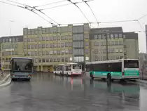 Setra S 315 NF (Wagennummer 8959, Baujahr 2005) der Fa. Reisedienst Maaßen GmbH Düsseldorf, im Einsatz als Linie 782 (Solingen Hauptbahnhof - Hilden Süd S-Bahnhof - Düsseldorf, Jan-Wellem-Platz), Neoplan N 4421 Centroliner (Wagennummer 35, Baujahr 2002) der Bahnen der Stadt Monheim GmbH (BSM), im Einsatz als Linie 791 (Solingen Hauptbahnhof - Langenfeld(Rheinland) S-Bahnhof - Monheim, mona mare) und MAN NL 263 (Wagennummer 7369, Baujahr 2002) der Rheinbahn AG Düsseldorf, ebenfalls im Einsatz als Linie 791 nach Monheim. Aufgenommen am 16.10.2009. Ort: Solingen Hauptbahnhof.