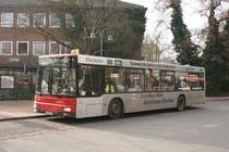 Rheinbahn 7336 (D XN 7336) mit Werbung fr das Autohaus Gierten.
Aufgenommen am Rathaus in Lintorf mit der Linie 016 am 2.3.2010.