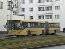 Mercedes-Benz O 405 N (Niederflur-Stadtversion) als SEV fr die Straenbahnlinie M4 zwischen Weiensee Sulzfelder Strae und Prenzlauer Berg Greifswalder Strae/Danziger Strae an der Haltestelle Weiensee Buschallee.
