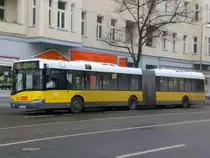 Solaris Urbino auf der Linie 255 nach Wei�ensee Schwarzelfenweg nahe der Haltestelle Wei�ensee Albertinenstra�e.