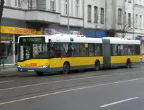 Solaris Urbino als SEV f�r die Stra�enbahnlinie M4 zwischen Wei�ensee Sulzfelder Stra�e und Prenzlauer Berg Greifswalder Stra�e/Danziger Stra�e an der Haltestelle Wei�ensee Albertinenstra�e.