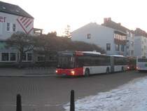 Wagen 4588 MAN Lion`s City GL der BSAG steht mit defekten Au�enanzeigen im Liniendienst auf der Linie 71 mit dem Fahrziel Neuenkirchen. Genau wie bei den Urbinos haben die Lion&acute;s City keine Perlschnuranzeige zum Anzeigen des Linienverlaufes, da sie aus Kostengr�nden eingespart werden mussten. Ansonsten bin ich sehr zufrieden mit den L�wen. 