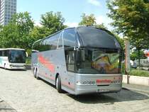 Neoplan Starliner von Busreisen Menchen im Dortmunder Bbf.
bei der Abfahrt