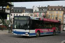 WSW 0309 (W SW 493) mit Werbung fr das Bekleidungs Magazin.
Aufgenommen am Bahnhof Oberbarmen, 17.3.2010.