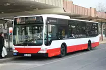 Der Wagen 1005 des Hochbahnbetriebshofs Harburg am 18.M�rz 2010 am BF. Harburg auf dem Weg nach Borstelbek.