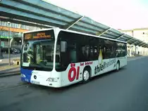 Hier ist ein Citaro Bus mit neuer Werbung zu sehen. Die Aufnahme des Photos war am 30.03.2010.Der Bus tr�gt Werbung einer Internet �l Bestell Firma.