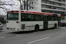 Der 1994 gebaute MB O405 N1 6527 am 26. M�rz 2010 in Bramfeld, Dorfplatz. Mir ist etwas schleierhaft wo der herkam erging einige Minuten sp�ter auf 37 es war 15:08Uhr als er eintraf. Falls es einer wei� und das Wissen mit mir teilen will m�ge er mir doch mal ein Kommi schreiben.