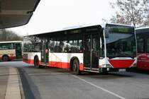 Der auf dem Btf. Harburg stationierte Citaro 2414 von 2004 der HHA am 18.Mrz 2010 am Bf. Harburg auf der Linie 241 nach Borstelbek, Siedlung.