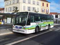 Dieser VH A 508 ist auch der Einsiger dieser Serie In Vichy. Er wird dieses Jahr noch ausgemsstert. Wagen Nr 242 am Bahnhof am 27/03/10.