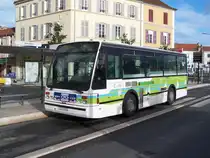Dieser VH A 508 ist auch der Einsiger dieser Serie In Vichy. Er wird dieses Jahr noch ausgem�sstert. Wagen Nr 242 am Bahnhof am 27/03/10.