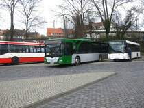 HI-VB 137 (Regionalverkehr Hildesheim GmbH) beim Einparken am ZOB in Hildesheim.
