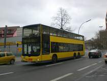 MAN Lion's City DD (Doppelstock) auf der Linie M82 nach S+U Bahnhof Rathaus Steglitz an der Haltestelle Lankwitz Kirche.