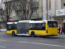 MAN Niederflurbus 2. Generation auf der Linie 284 nach S-Bahnhof Lichterfelde Sd an der Haltestelle Lankwitz Kirche.