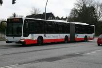 Der in Langenfelde beheimatete Gelenkbus 7844 am 5.April 2010 auf der Linie 5 in Richtung ZOB.