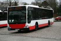 Der bei Jasper Horn beheimatete 8175 am 5.April in U-Niendeorf Markt auf der Linie 23 