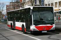 Der bald lteste Bus in Hummelsbttel mit Abgang der letzten 17er nmlich der 2000 gebaute 1908 am 4.April 2010 auf der Linie 276 in Richtung U-Ohlstedt am S Bahnhof Poppenbttel.