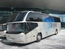 Ein schner Cityliner zur 75 Jahre-Ausstellung bei MAN in Mnchen vor dem neuen Bus-Forum.Am 20.03.2010.