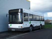 Dieser kleine Heuliez 77 H steht als Reserve beim privaten Unternehmer Nenot, am 27/03/10.