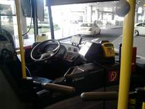 Arbeitsplatz eines Busfahrers der Rheinbahn.
Fahrscheindrucker und zustliches IBIS Gert zur Haltestellenansage.
MB Citaro