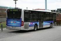 Der fr Ford in Bnningstedt Werbung machende VHH Wagen 0921 vom Betriebshof Quickborn am 6.April 2010 in Norderstedt Mitte.