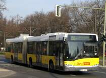 Solaris Urbino auf der Linie 255 nach Weiensee Schwarzelfenweg am U-Bahnhof Osloer Strae.