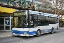 WSW 0151 (W SW 557) mit der Linie 643 am HBF Wuppertal, 17.3.2010.