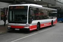 Der 2010 gebaute Schnellbus 6001 der HHA am 8.April 2010 in Bf. Altona auf der Linie 37 nach Bramfeld.