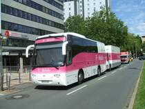 Scania  Jonckheere  von T-Mobile abgestellt in Bochum,
gegen�ber dem Hbf. ,w�hrend dem 10. Sparkassen-Giro-Rennen . (05.08.2007)