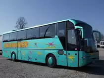 NEOPLAN-N316SHD von Weilbuchner hat soeben eine Reisegesellschaft nach Ried i.I. gebracht;100417