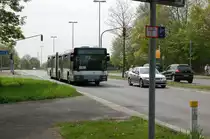 Wagen 0265 auf der Linie 004 kurz hinter der Autobahn A61 auf dem Weg nach Schelsen. 25.4.2010