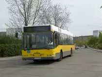 Volvo V7000 auf der Linie 390 nach Mehrow an der Haltestelle Ahrensfelde.