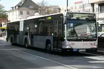 Einer der neuen in diesem Jahr gebauten PVG Gelenkbusse, hier 1061, am 15.April 2010 auf der Linie 2 in Altona. 