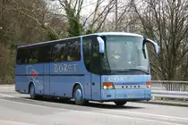 Borst Reisen (KG AM 701) bringt Fussballfans von Borussia Dortmund nach Dortmund.
Aufgenommen an der Westfallenhalle am 3.4.2010.