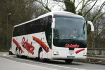 Schulz Reisen (HSK A 3600) bringt Fussballfans zum Spiel Werder Bremen - Borussia Dortmund.
Aufgenommen an der Westfallenhalle am 3.4.2010.