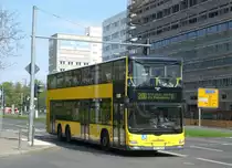 MAN Lion's City DD (Doppelstock) auf der Linie 200 nach S+U Bahnhof Zoologischer Garten an der Haltestelle Mitte Mollstrae/Prenzlauer Allee.