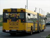 Macht sie nicht nachdenklich, diese Werbung der Dresdner Verkehrsbetriebe (DVB) und des Verkehrsverbund Oberelbe (VVO) ? - Bus MAN NG 312 Linie 70 nach Pennrich, Dresden-Gompitz,18.10.2006 
